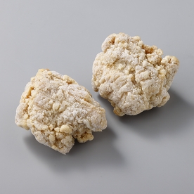 究極の唐揚げ (あごだし醤油)(にんにく醤油) 鶏肉の弾力感とジューシー感、衣の強い粉吹き感と香ばしさにこだわりました。3種類のだし（あごだし、かつおだし、さば節だし）を使用したあごだし醤油タイプ、にんにくをしっかりときかせたにんにく醤油タイプの2種類をご用意しました。