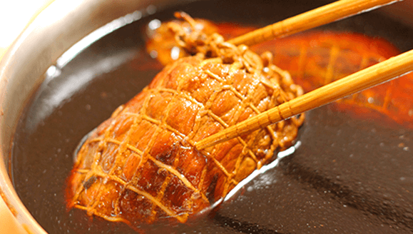 自社製 焼豚の煮汁を使用