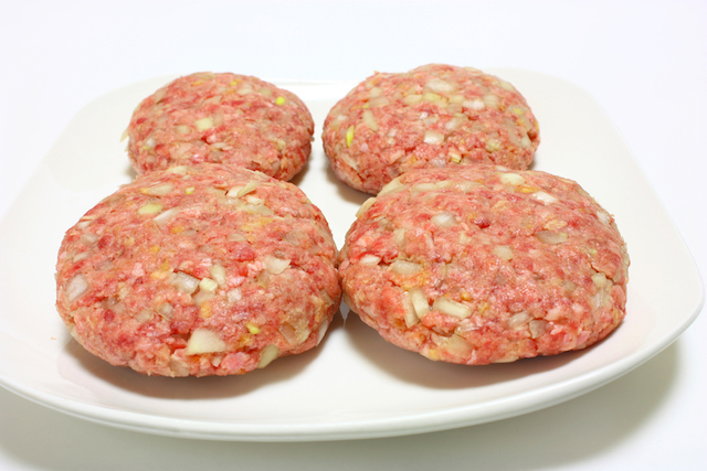 つなぎの玉ねぎは冷ましてから混ぜる