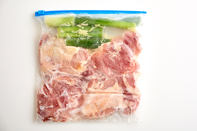 鶏もも肉の香味野菜漬けの写真