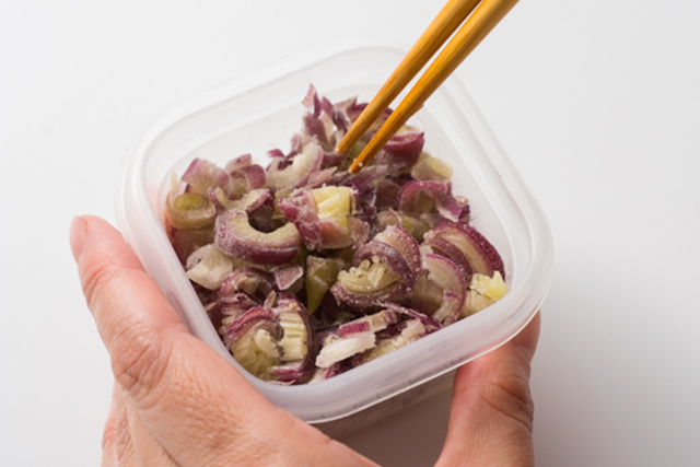 冷凍した小口切りのみょうがの写真