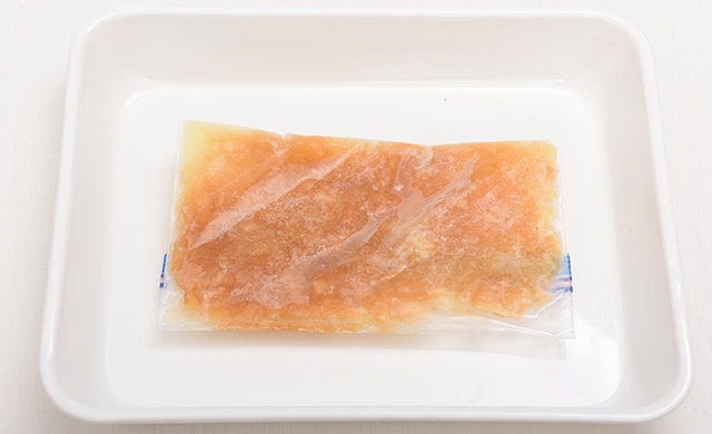 冷凍したあとのすりおろしたりんごの写真