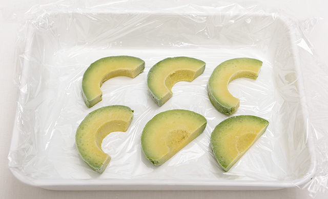 冷凍したあとのアボカドの写真