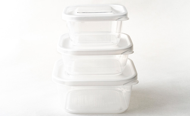 プラスチック×スクエア型のコンテナ容器の写真