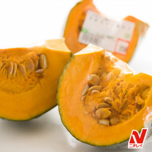 スーパーで買ってきたカットかぼちゃの写真