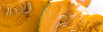 スーパーで買ってきたカットかぼちゃの写真