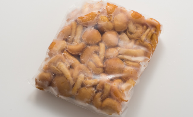 真空パックのなめこを冷凍したの写真