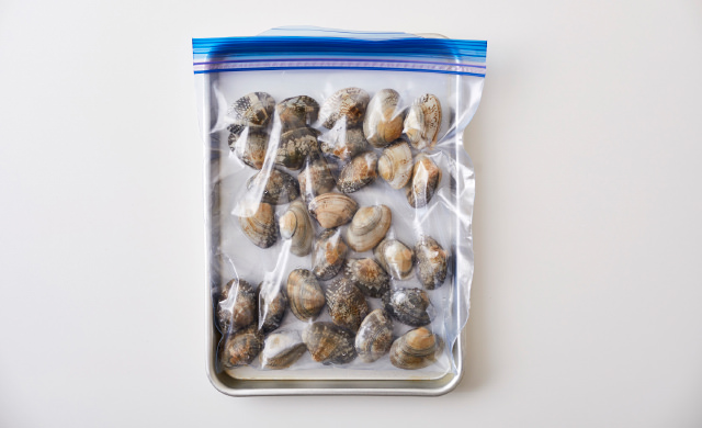あさりが冷凍用保存袋に入っている写真
