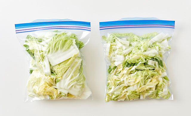 冷凍用保存袋に入れた白菜の写真