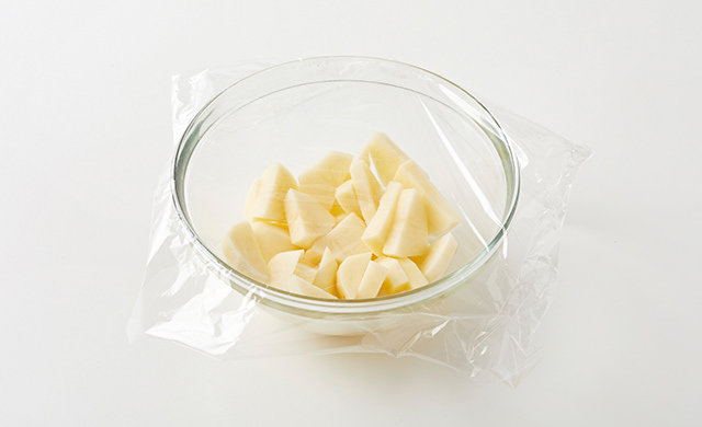 ボウルに入れたじゃがいもの写真