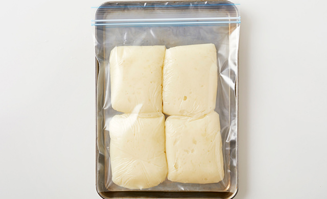 バットにマッシュポテトをのせた写真