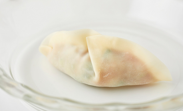 ひだがひとつの餃子の写真