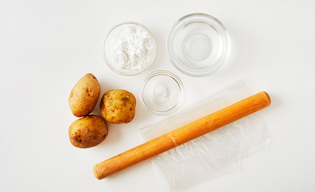 材料と調理器具の写真