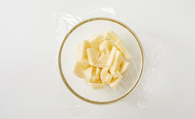 ボウルに入れたじゃがいもの写真