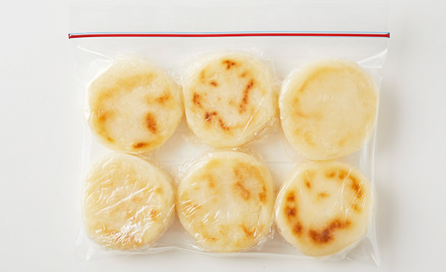 冷凍用保存袋に入れたいももちの写真