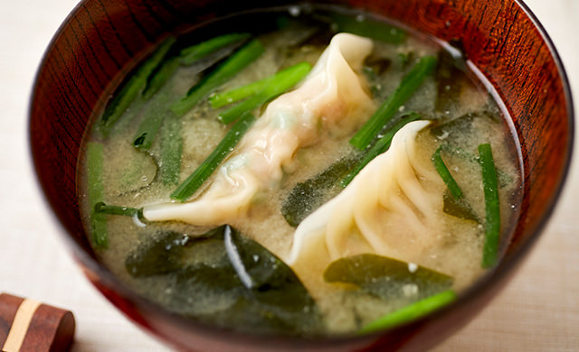 餃子の味噌汁の写真
