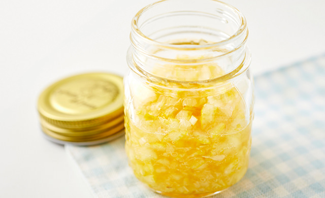 ゆず生ジャムをジャム瓶に入れた写真