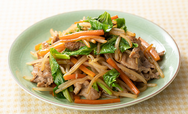 セロリの葉のホットサラダの写真