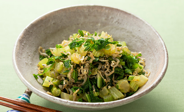 セロリの葉のじゃこ炒めの写真