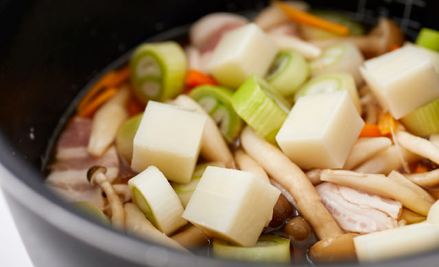 炊飯釜に餅を入れた写真