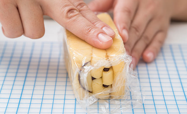 指で段差をなじませる