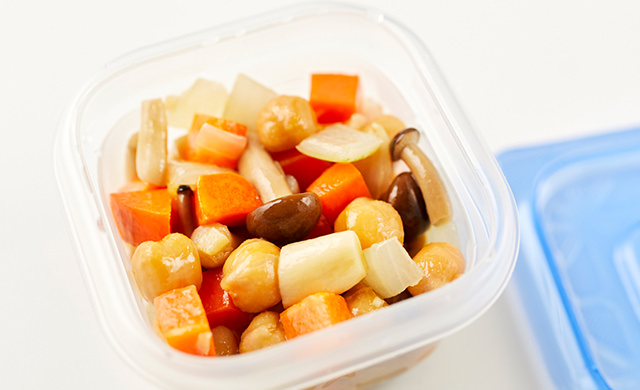 保存容器に入れて冷凍