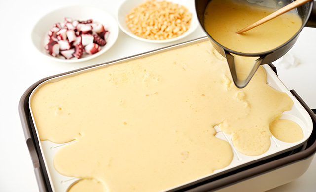 生地を流し込んでいるところ