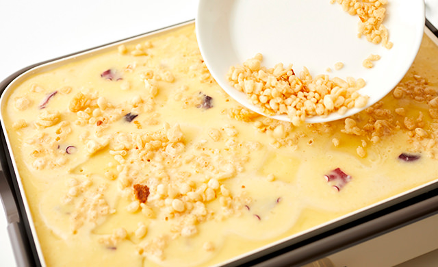 天かすを入れているところ