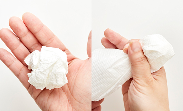 ペーパータオルを丸めたところ/もう一枚被せててるてる坊主にしたところ