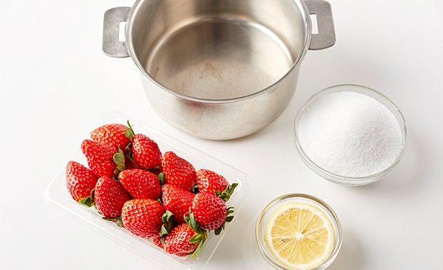 鍋で作るジャムの材料写真