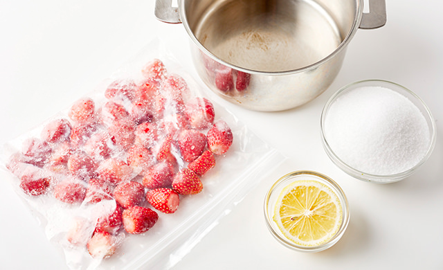 冷凍いちごで作るジャムの材料写真