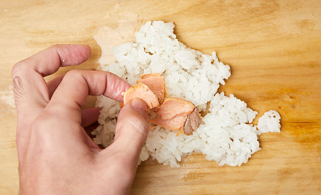 具材を入れる写真