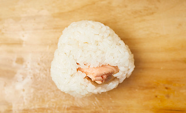 握り終わったおにぎりの写真