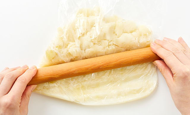 じゃがいもをつぶす写真