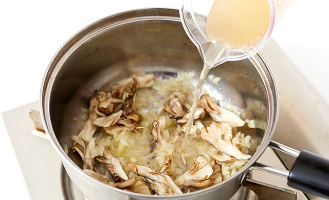 スープを加える写真