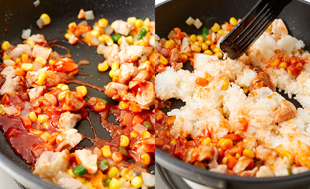 左・ケチャップの水気を飛ばす写真/右・ごはんを炒める写真