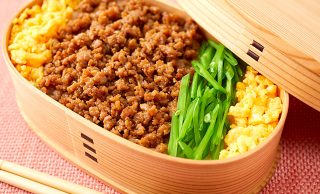 そぼろ弁当の写真