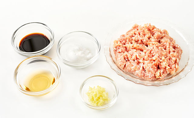 鶏そぼろの材料の写真