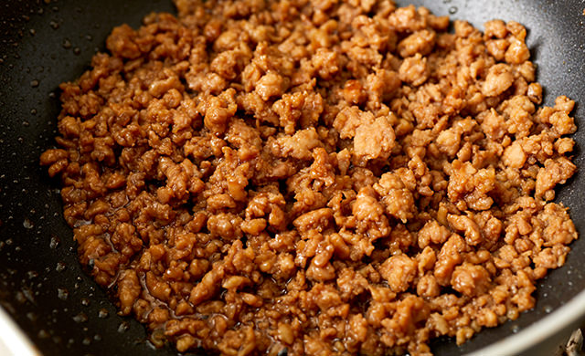 鶏そぼろの炒め終わりの写真