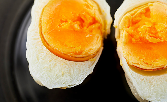 ゆで卵を冷凍したもの