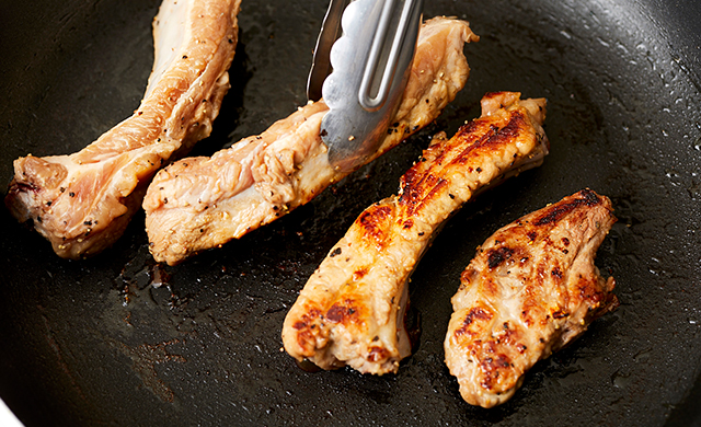 焼き色が付いて面を変える写真