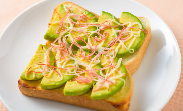 アボカドかにかまトーストの焼き上がり写真