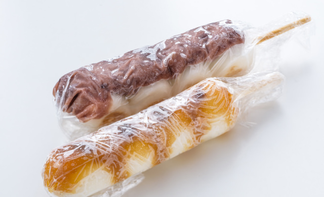 １本ずつラップに包んで冷凍しただんご（あんこ、みたらし）の写真