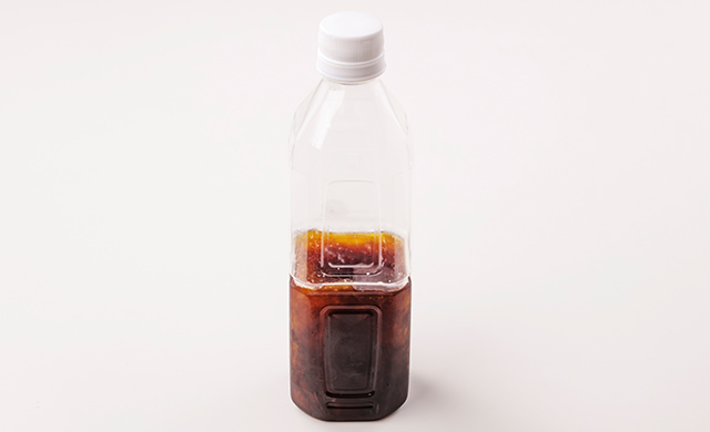 めんつゆ200mlを入れて半冷凍したペットボトルの写真