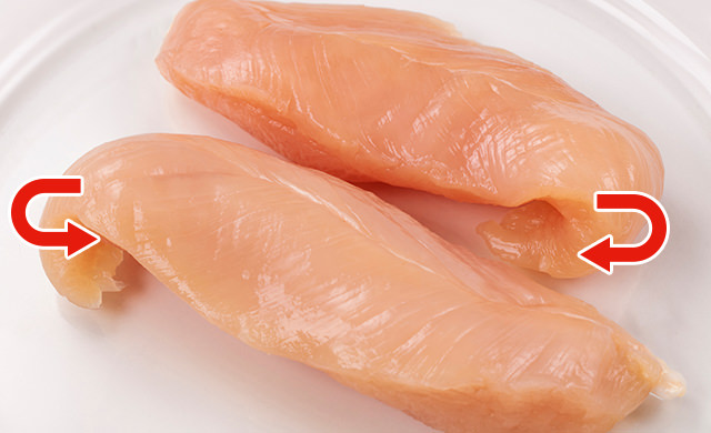 ささみ肉の先端を折り曲げた状態の写真