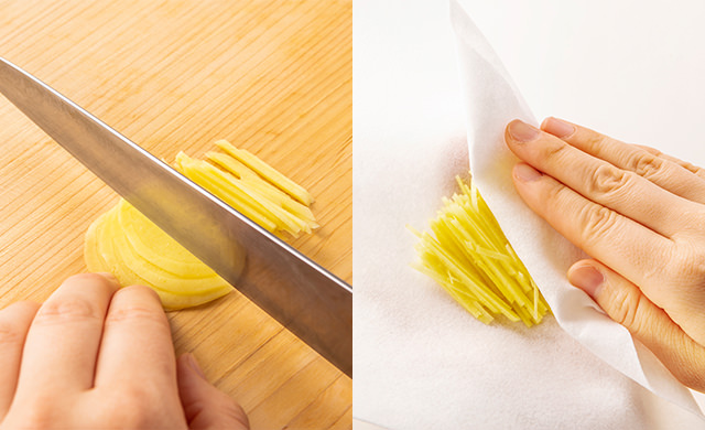 生姜を千切りしている写真/千切り生姜の水気をキッチンペーパーで拭き取っている写真