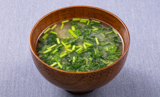 モロヘイヤの味噌汁の写真