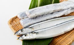 さんまの正しい食べ方をプロが解説 最後の一口まで美しく ほほえみごはん 冷凍で食を豊かに ニチレイフーズ さんまの正しい食べ方をプロが解説 最後の一口まで美しく ほほえみごはん 冷凍で食を豊かに ニチレイフーズ