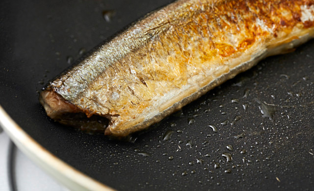 フライパンで焼いたさんまのヨリ写真