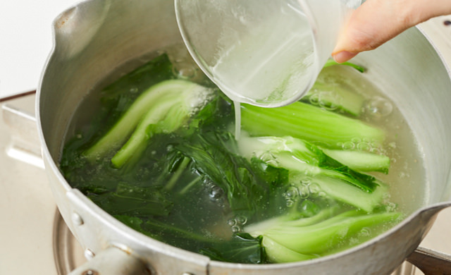 水溶き片栗粉を入れる写真